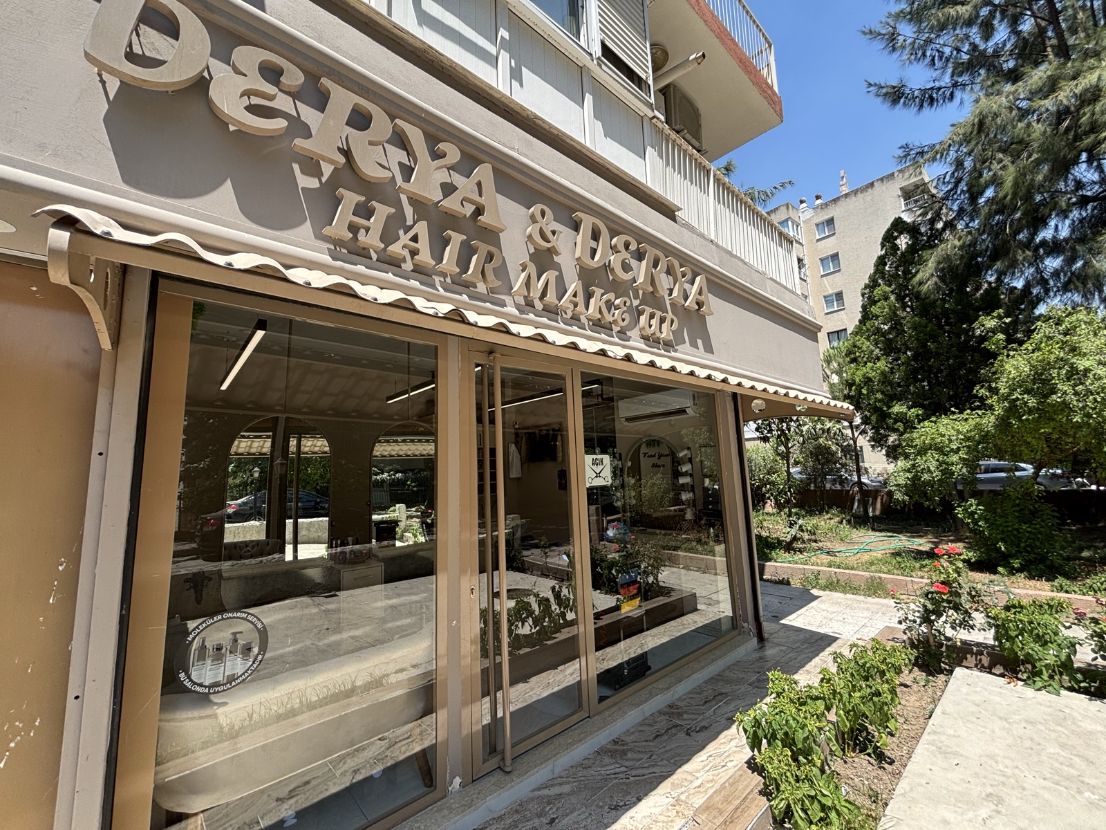 Derya & Derya Hair Makeup dış cephe
